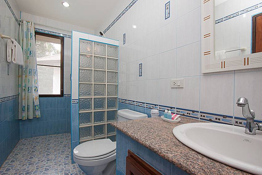 Bathroom Wan Hyud Villa No.204 at Chaweng in Samui