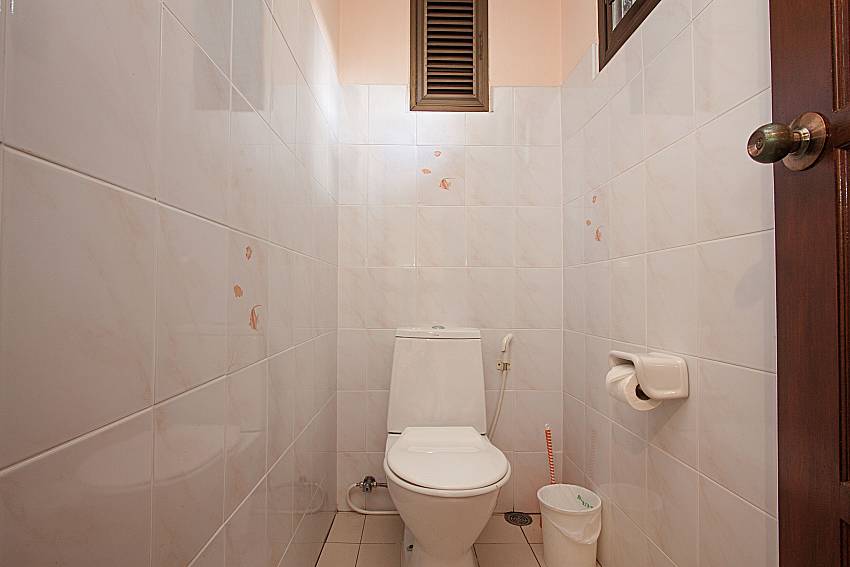 Toilet Wan Hyud Villa No.104 at Chaweng in Samui