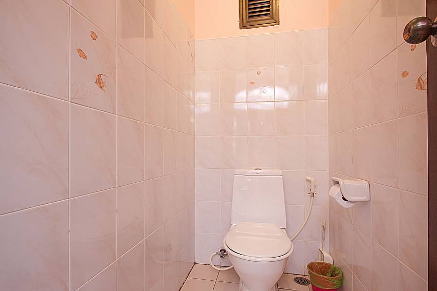 Toilet Wan Hyud Villa No.103 at Chaweng in Samui