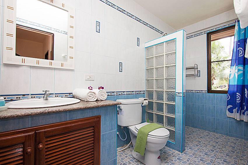 Bathroom Wan Hyud Villa No.205 at Chaweng in Samui