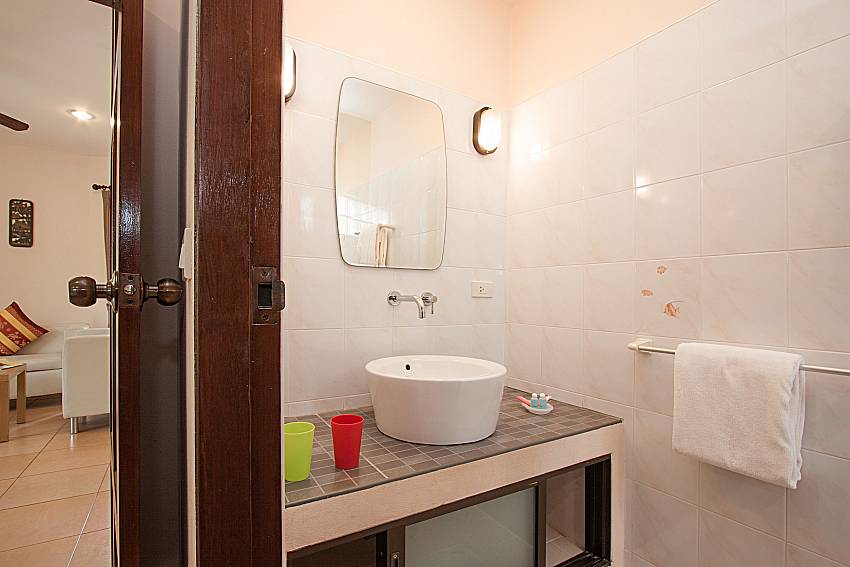 Bathroom Wan Hyud Villa No.101 at Chaweng in Samui