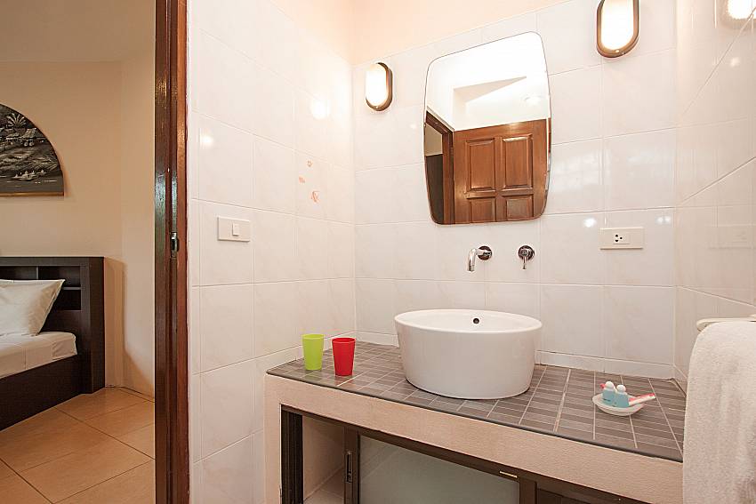 Bathroom Wan Hyud Villa No.101 at Chaweng in Samui