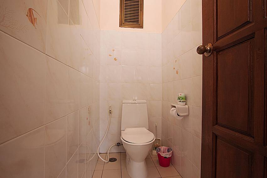 Toilet Wan Hyud Villa No.101 at Chaweng in Samui