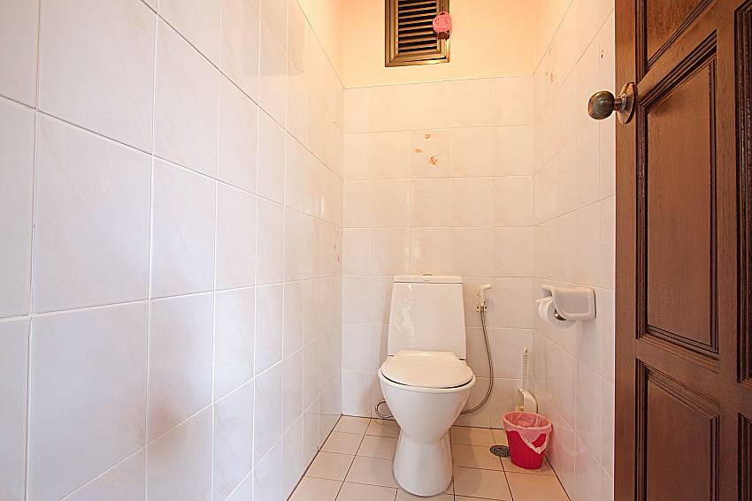 Toilet Wan Hyud Villa No.102 at Chaweng in Samui 
