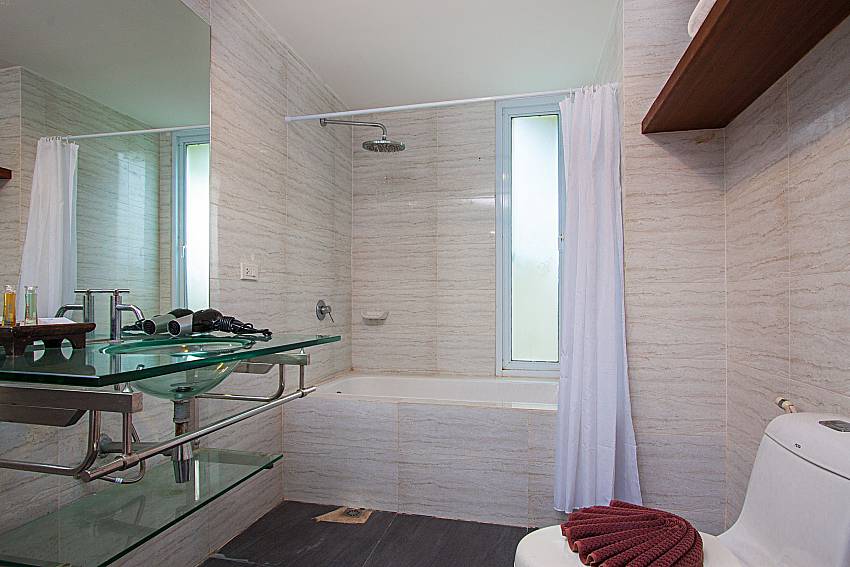 Bathroom with shower Moonscape Villa 207 at Chaweng in Samui