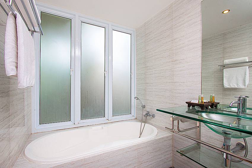 Bathroom with shower Moonscape Villa 206 in Koh Samui 