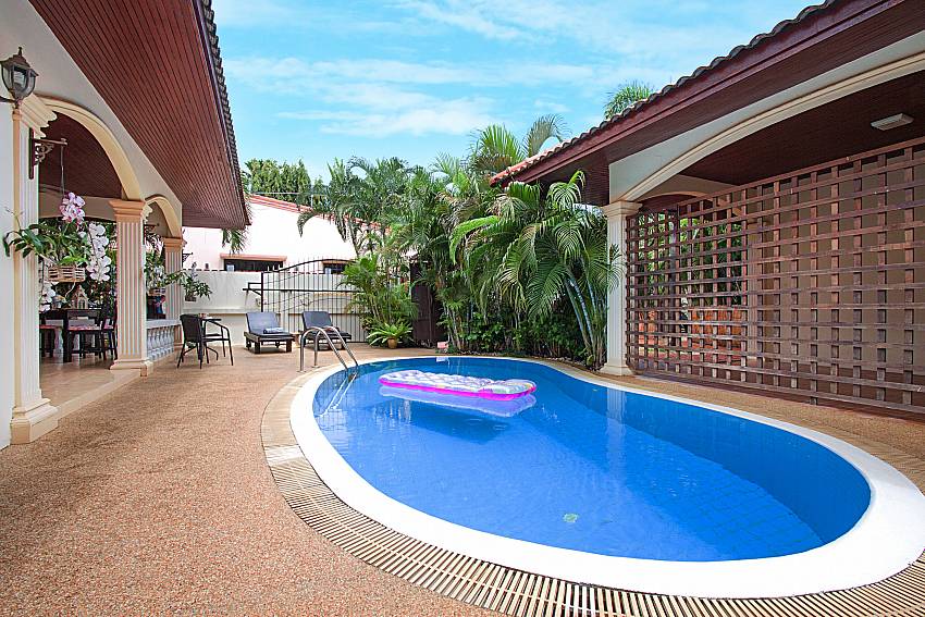 Swimming pool and property Villa Genna in Rawai Phuket