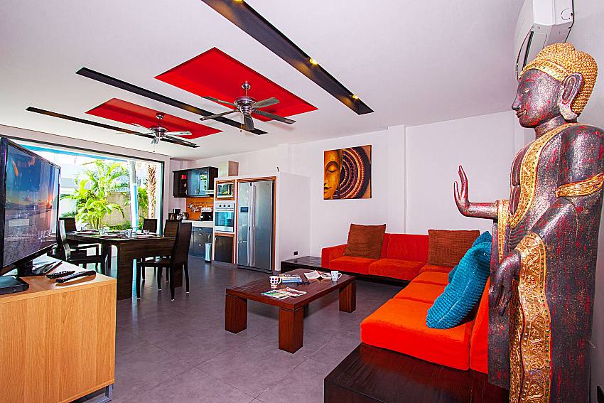 Living room with TV Villa Fullan in Phuket
