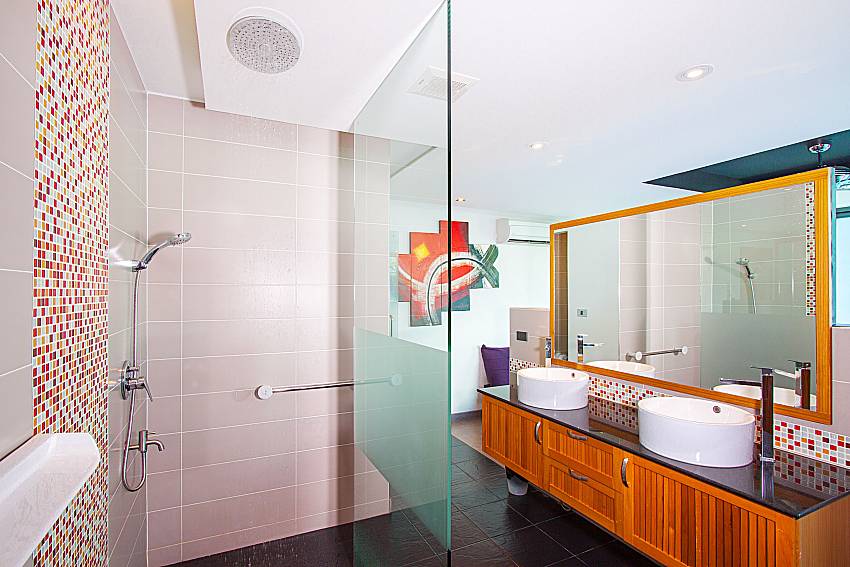 Bathroom and shower Villa Fullan in Phuket
