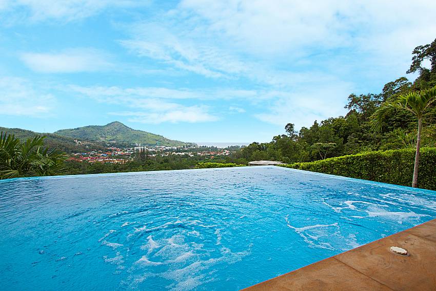 Swimming pool Villa Niyati in Phuket