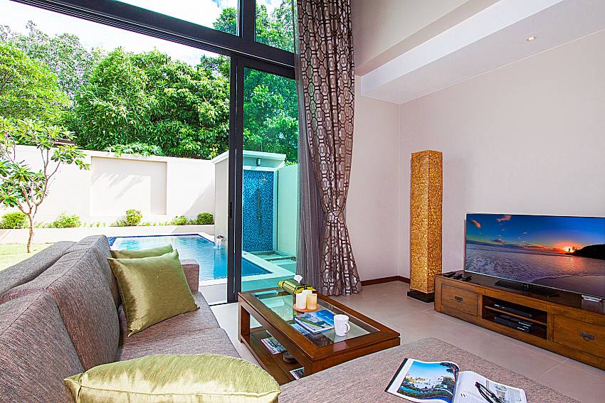 Living room with TV Poonam Villa in Phuket