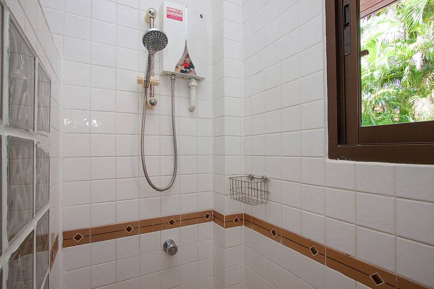 Shower Villa Maiki at Rawai in Phuket 