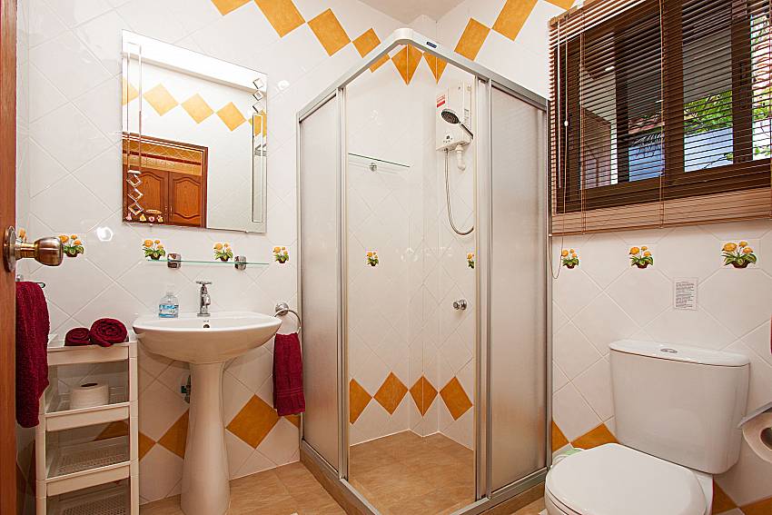 Bathroom with shower Villa Oditi in Phuket