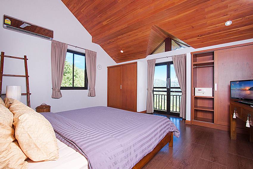 Bedroom with TV Phukea Villa in Koh Samui