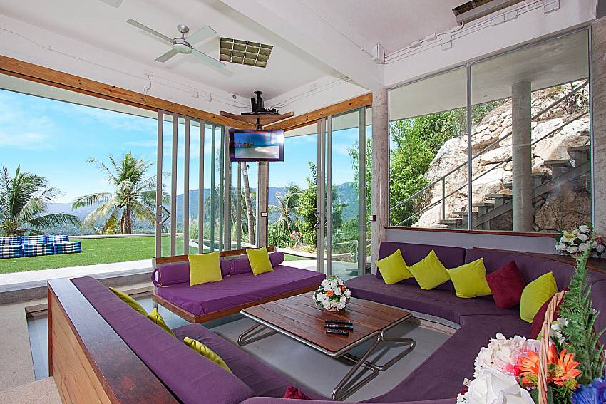 Living room with TV Hin Villa in Koh Samui 