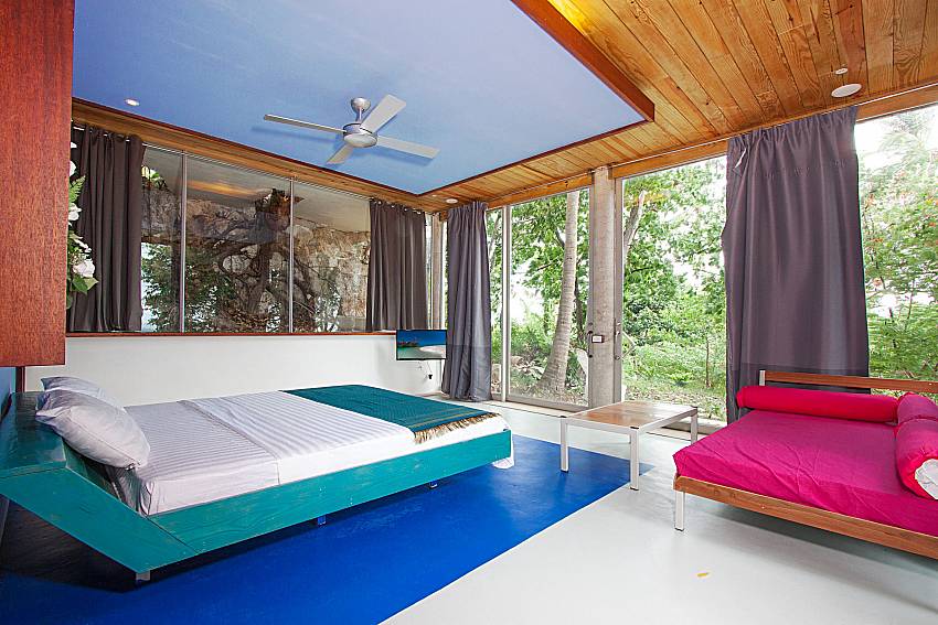 Bedroom with TV Hin Villa in Koh Samui 