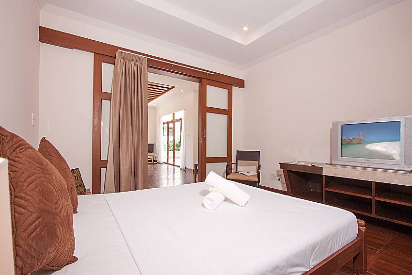 Bedroom with TV Ban Talay Khaw in Koh Samui 