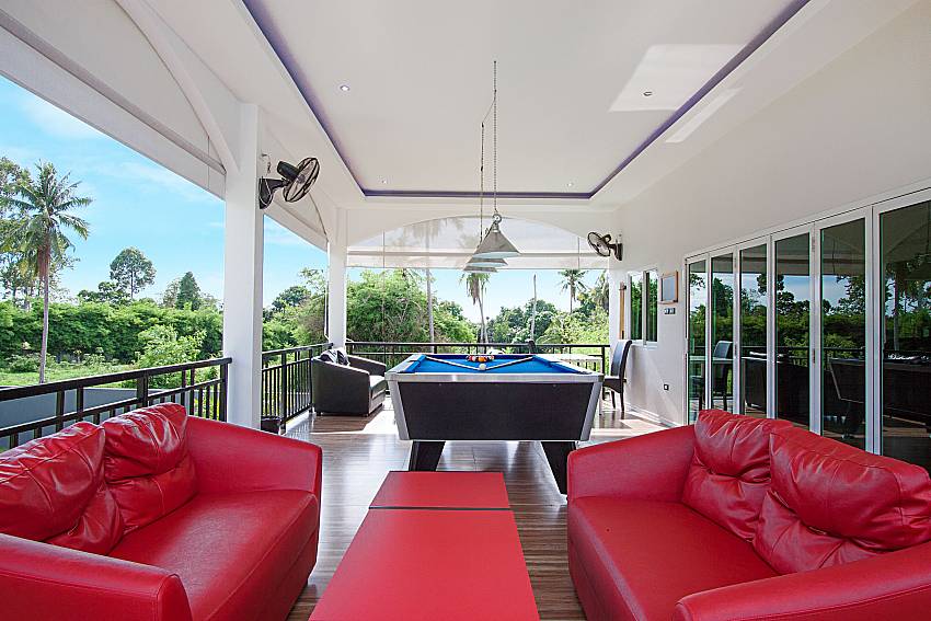 Sofa and table Lannister Villa Resort in Bangsaray Pattaya