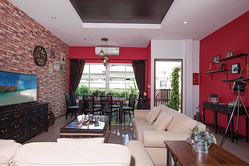 Living room with TV Casterly Villa in Jomtien Pattaya
