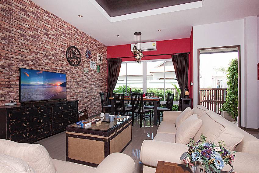 Living room with TV Casterly Villa in Jomtien Pattaya