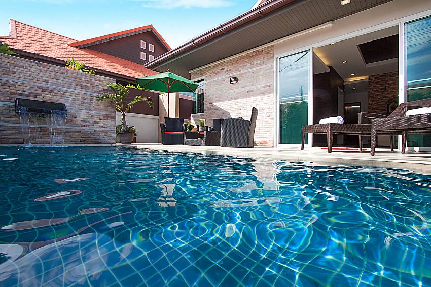 Swimming pool property Casterly Villa in Jomtien Pattaya
