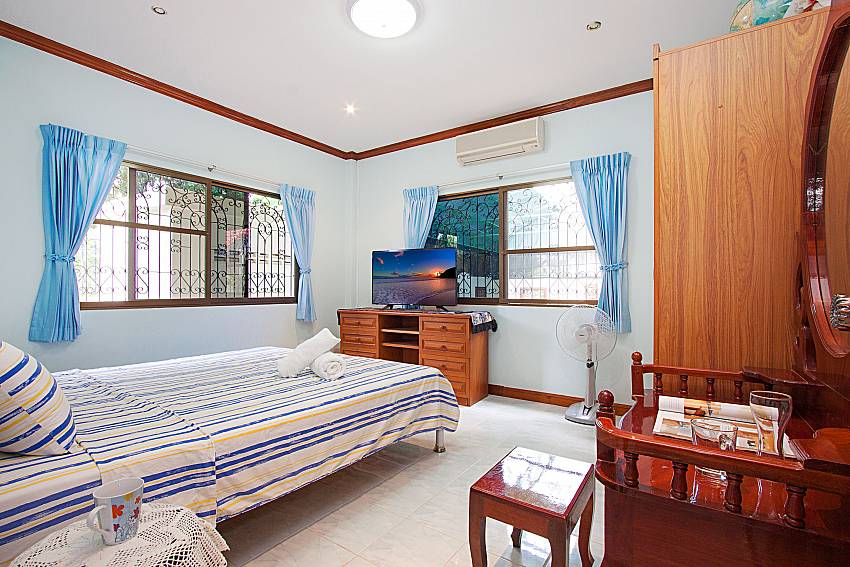 Bedroom with TV Baan Janpen in Pattaya