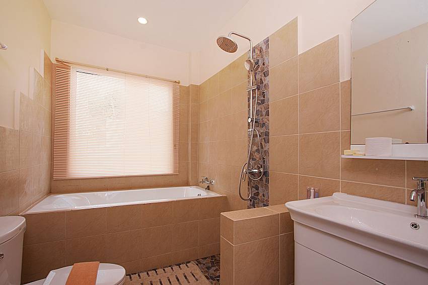 Bathroom with shower Villa Mak Di 104 in Samui