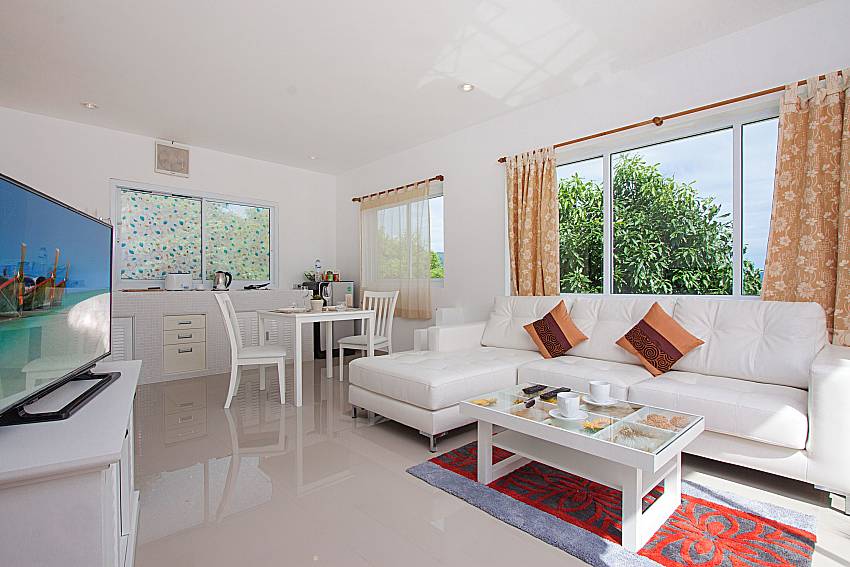 Living room with TV Villa Mak Di 201 in Samui