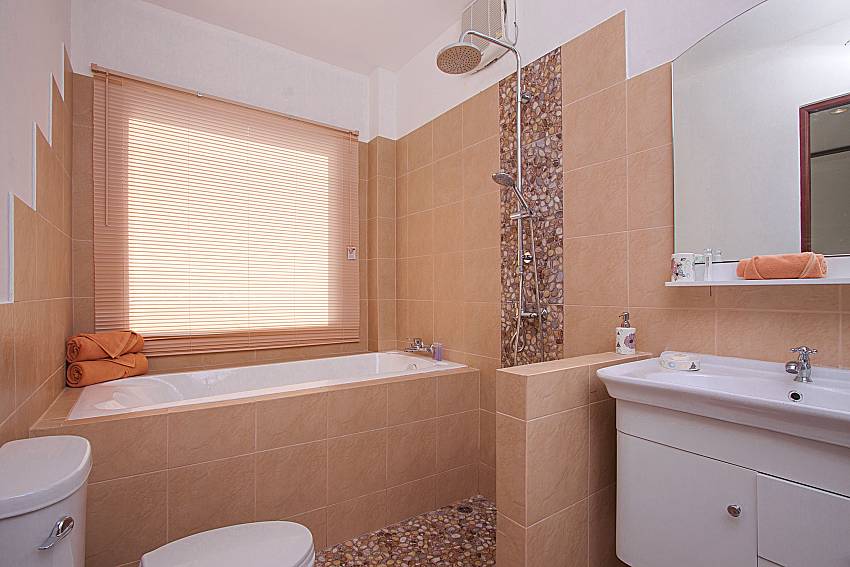 Bedroom with shower Villa Mak Di 201 in Samui