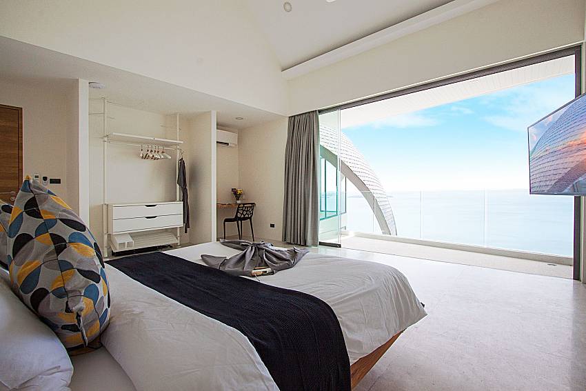 Bedroom with TV and sea view Sky Dream Villa in Samui