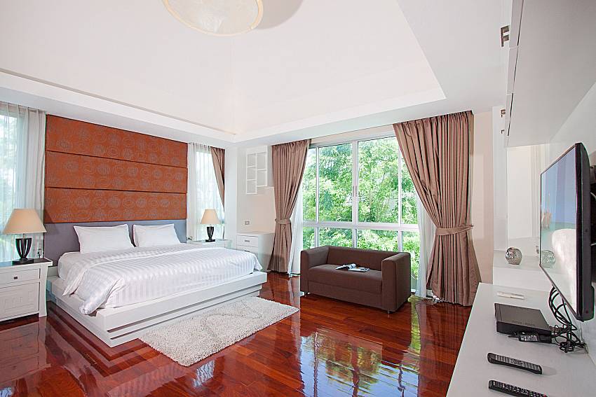 Bedroom with TV Villa Modernity A in Pattaya
