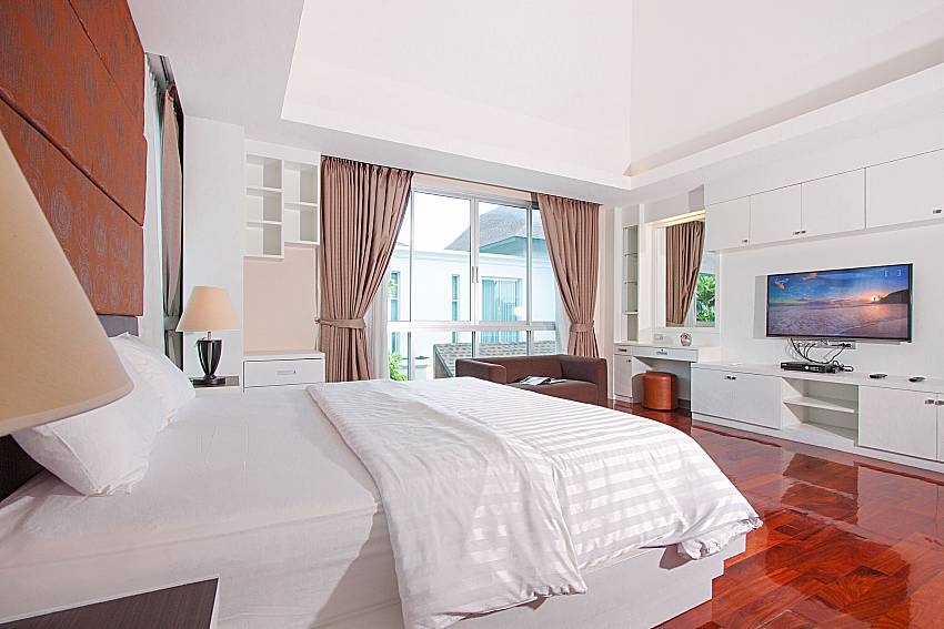 Bedroom with TV Villa Modernity A in Pattaya