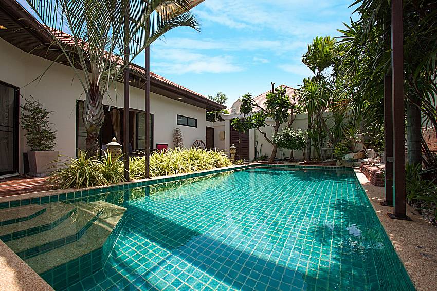 Swimming pool and property Villa Majestic 67 in Pratumnak Pattaya