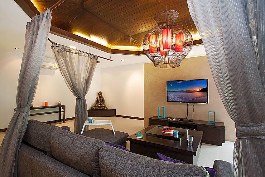 Living room with TV Villa Majestic 67 in Pratumnak Pattaya