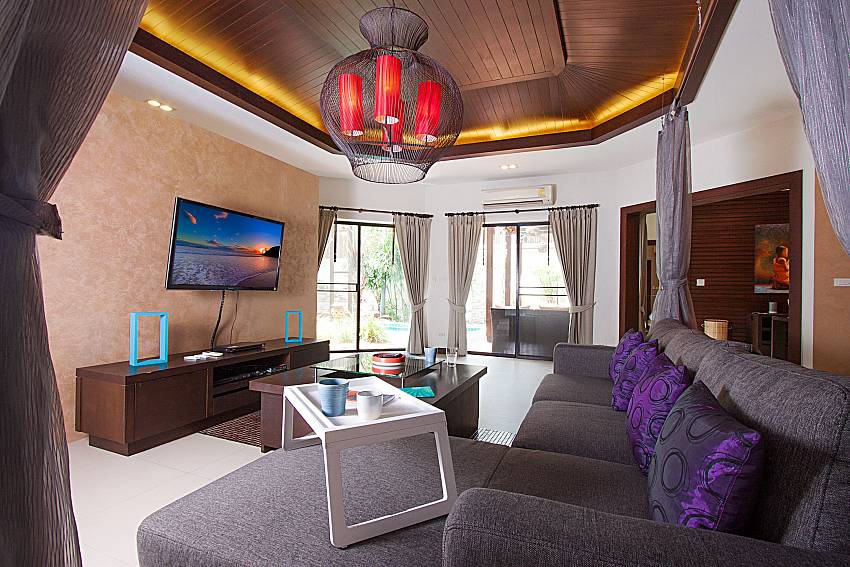 Living room with TV Villa Majestic 67 in Pratumnak Pattaya