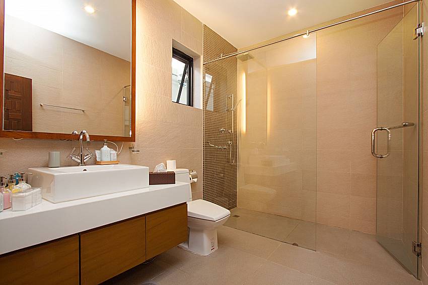 Bathroom with shower Villa Majestic 67 in Pratumnak Pattaya