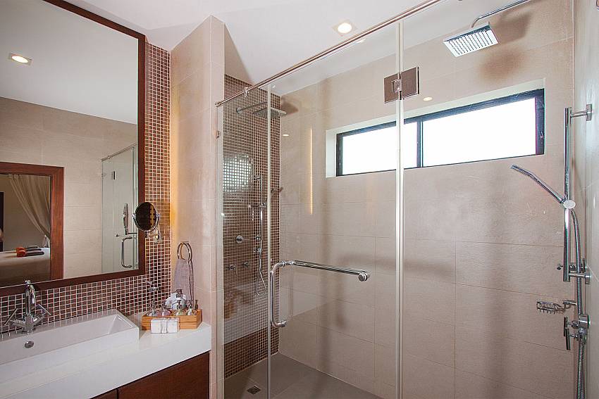 Bathroom with shower Villa Majestic 67 in Pratumnak Pattaya