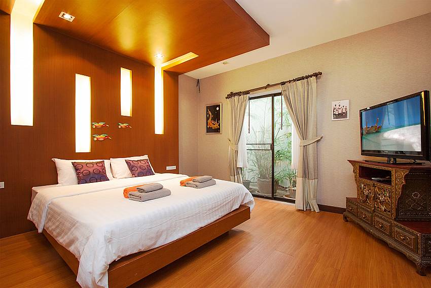 Bedroom with TV Villa Majestic 67 in Pratumnak Pattaya