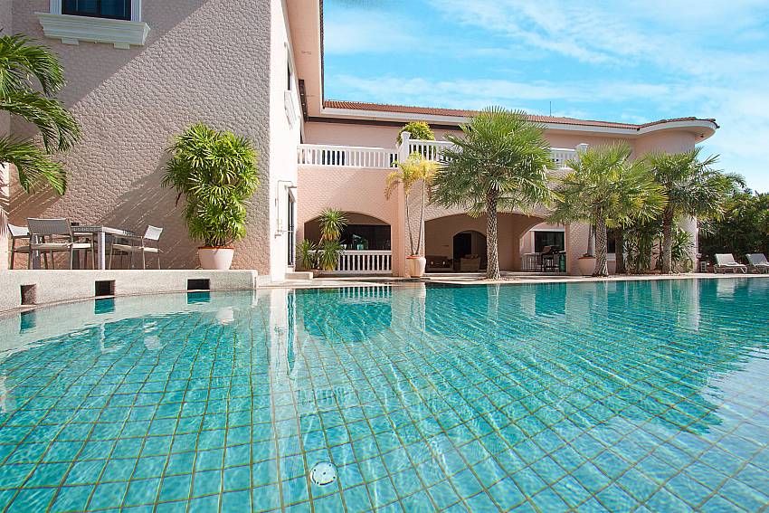 Swimming pool and property Camelot Villa in East Pattaya