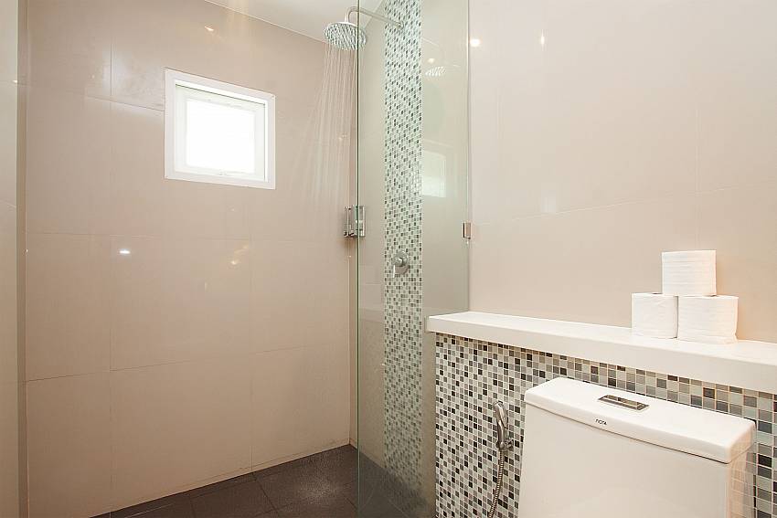 Bathroom with shower Villa Janani 303 in Samui