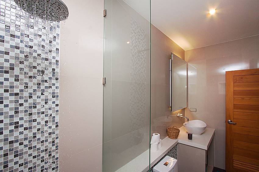 Bathroom with shower Villa Janani 201 in Samui