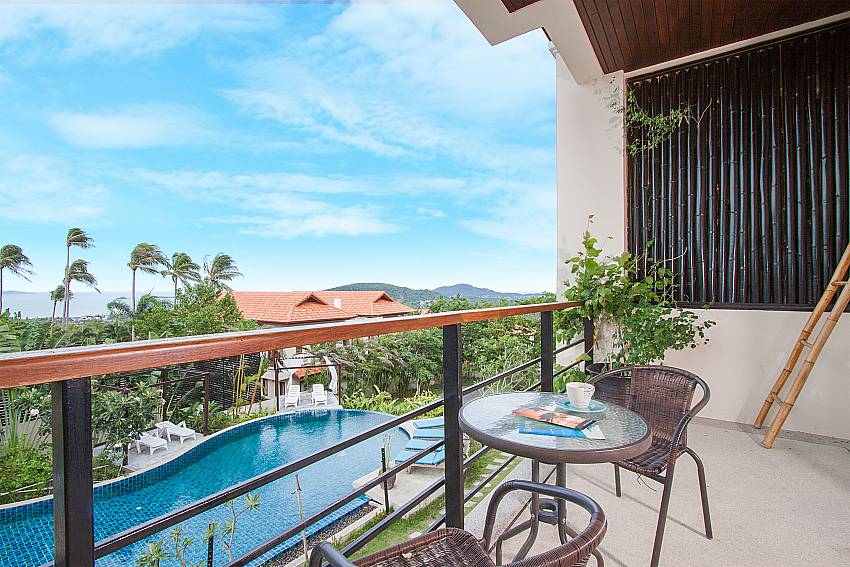 Balcony with seat and table Villa Janani 301 in Samui