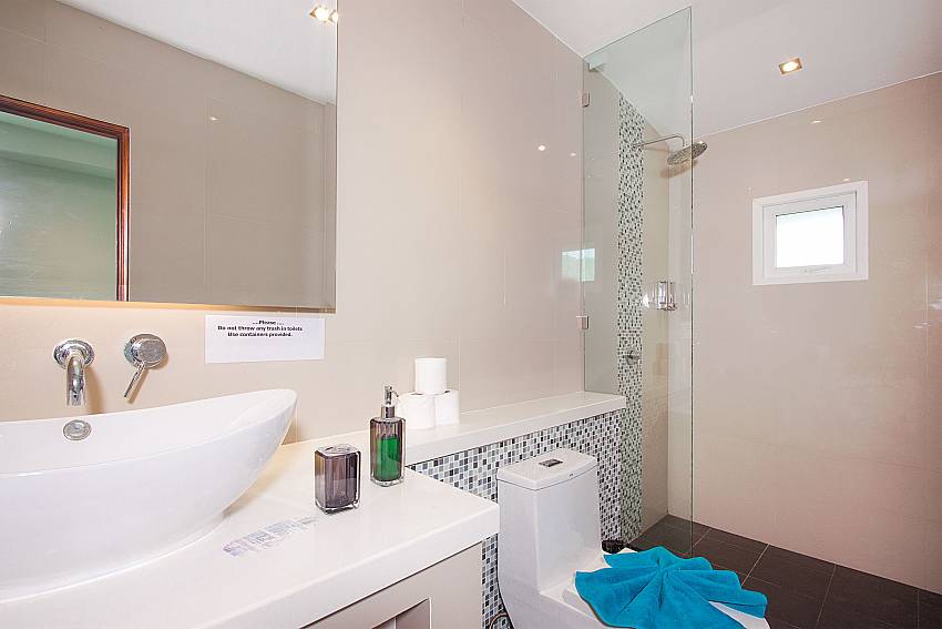 Bathroom with shower Villa Janani 304 in Samui