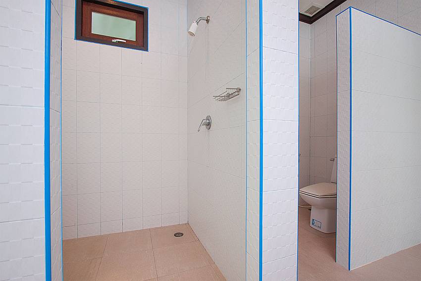 Bathroom with shower Villa Aruma in Phuket