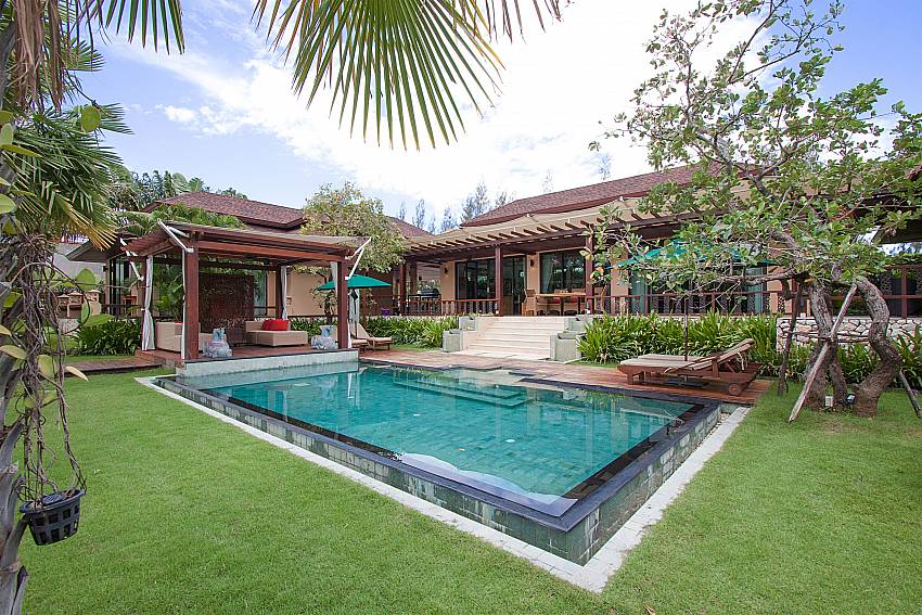 Swimming pool and property Villa Qualitas in Hua Hin