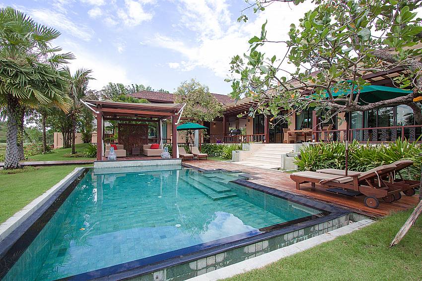 Swimming pool and property Villa Qualitas in Hua Hin