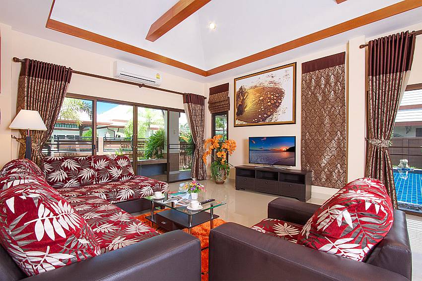 Lounge with TV in Thammachat Victoria II_Huay Yai_Pattaya_Thailand