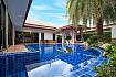 Thammachat Madonna Villa – 位于Huay Yai的豪华泳池别墅