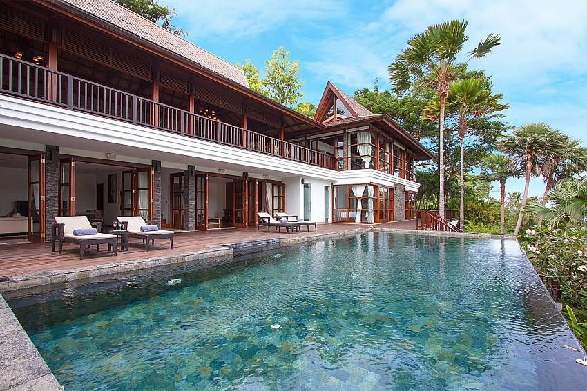 Pool and pool deck-Amaroo Villa_Pangka beach_Samui_Thailand