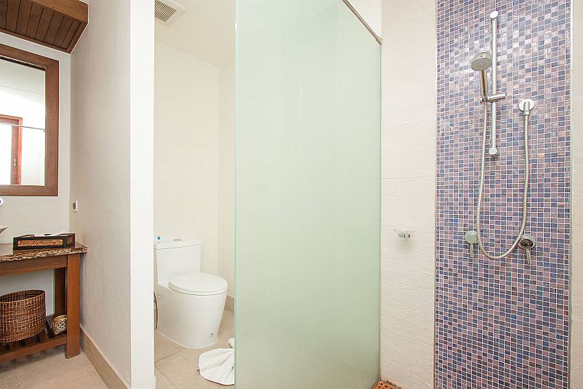 4. attached bathroom with shower-Villa Alkira_Lipa Noi_Samui_Thailand